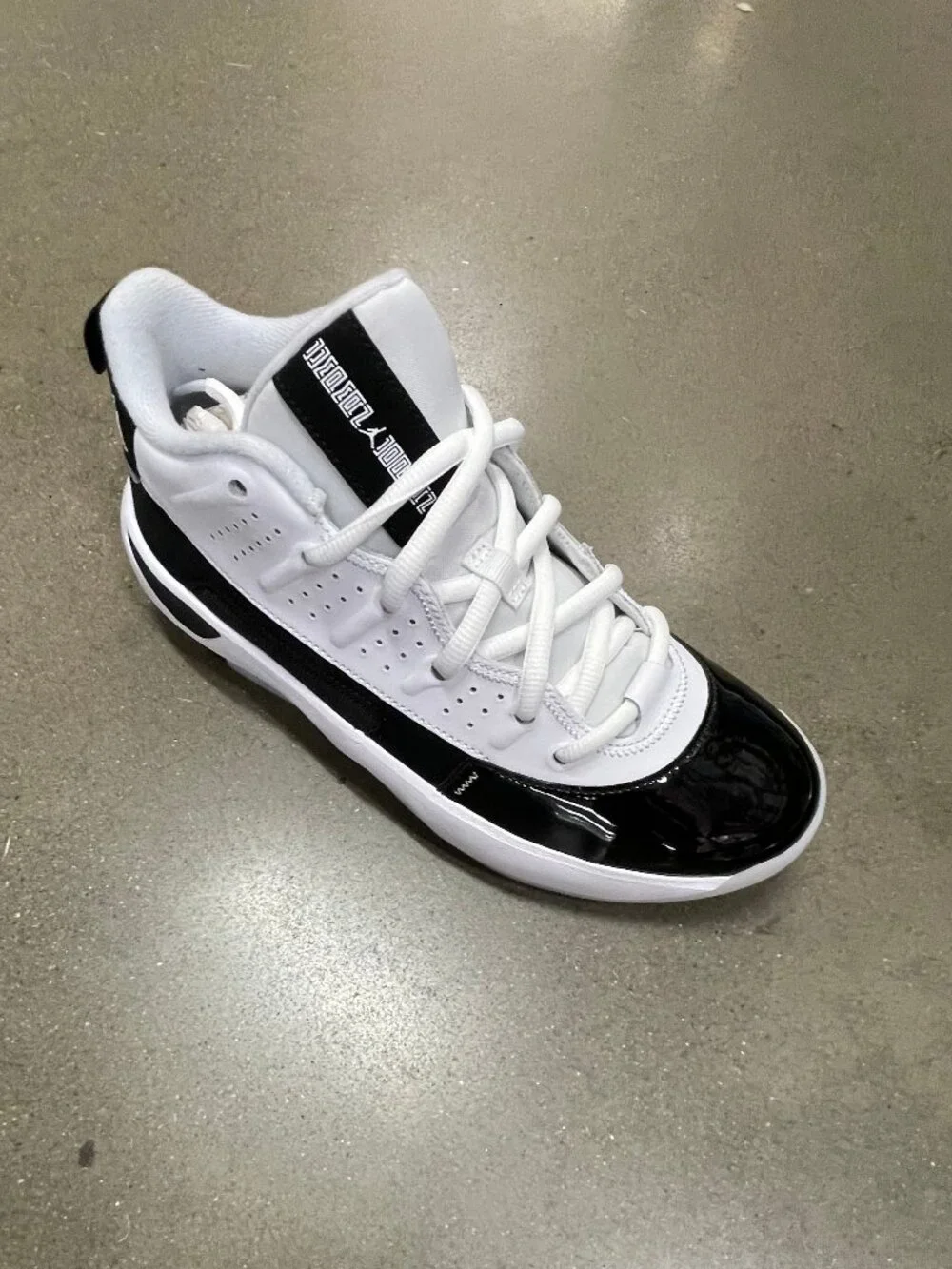 Men's Jordan Max Aura 7 Mid Sneaker (various colors and sizes)